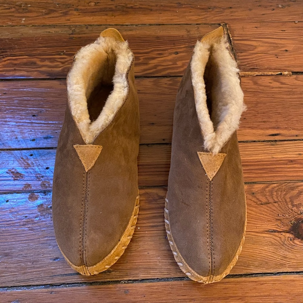 L.L. Bean Wicked Good Slippers Lambswool lined